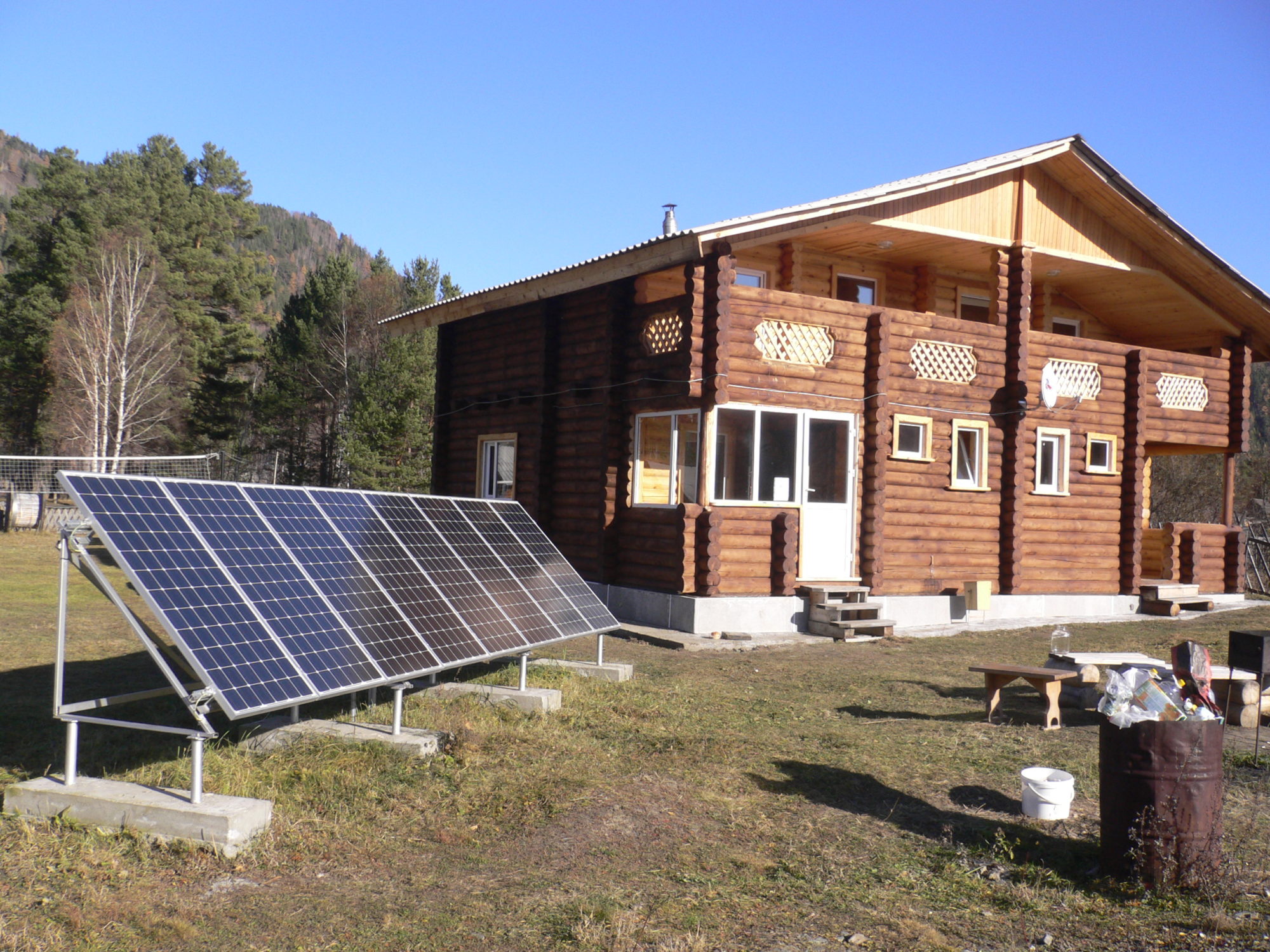 Автономная солнечная электростанция. Республика Хакасия, Таштыпский район, поселок Кубайка, база отдыха Кубайка